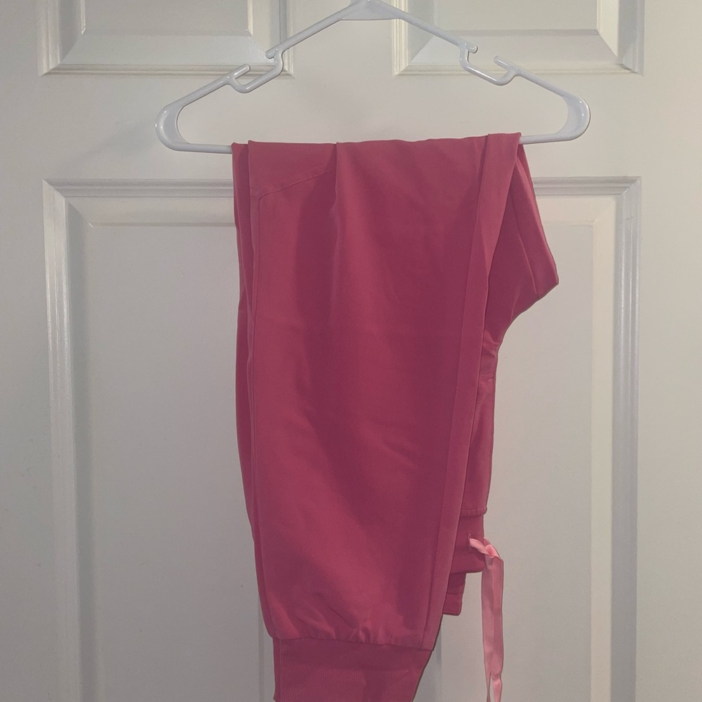 Figs F-ing Pink Scrub set - Picture 2 of 2